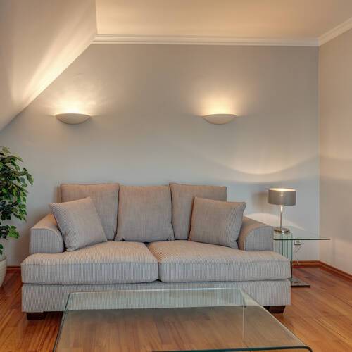 アティック・フラット（屋根裏） 部屋数 2 部屋 | ミュンヘン-Oberföhring | 1205