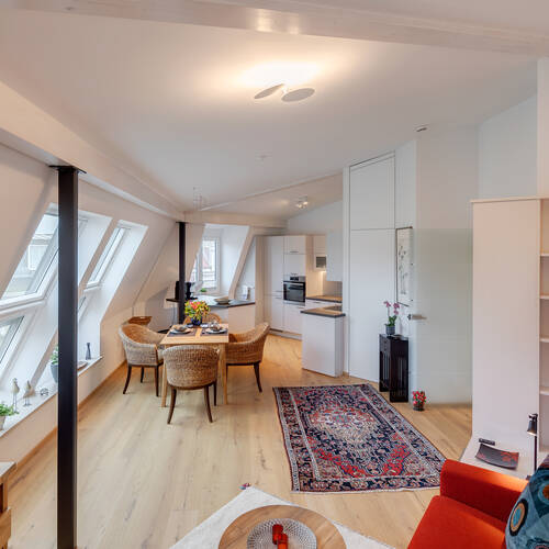 アティック・フラット（屋根裏） 部屋数 2 部屋 | ミュンヘン-Au-Haidhausen | 12452