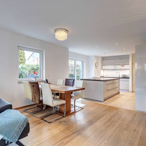 セミ・デタッチド・ハウス（一戸建てを二つに分けた家屋） 部屋数 5 部屋 | Gilching | 12856