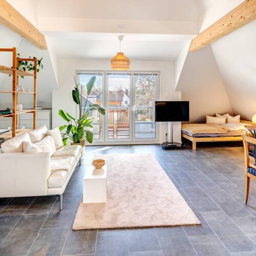 アティック・フラット（屋根裏） 部屋数 1 部屋 | ミュンヘン-Trudering | 13853