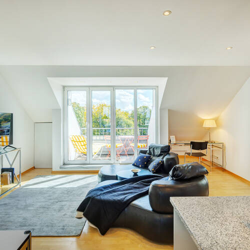 アティック・フラット（屋根裏） 部屋数 2 部屋 | ミュンヘン-Bogenhausen | 14171