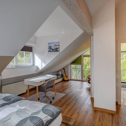 アティック・フラット（屋根裏） 部屋数 1.5 部屋 | ミュンヘン-Waldperlach | 14206