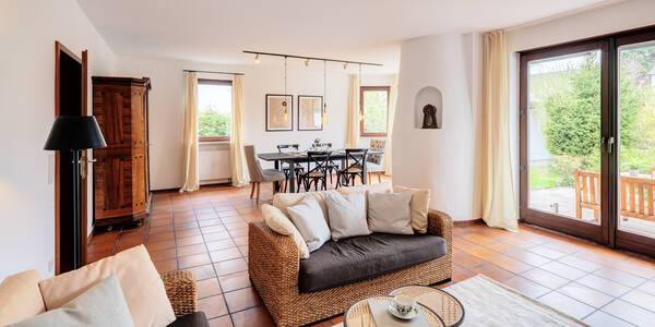 セミ・デタッチド・ハウス（一戸建てを二つに分けた家屋） 部屋数 6 部屋 | ミュンヘン-Bogenhausen | 14401