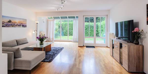 セミ・デタッチド・ハウス（一戸建てを二つに分けた家屋） 部屋数 3 部屋 | Unterschleißheim | 14538