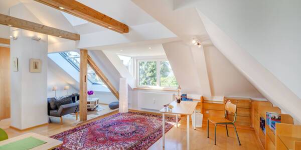 アティック・フラット（屋根裏） 部屋数 1.5 部屋 | ミュンヘン-Fasangarten | 14562