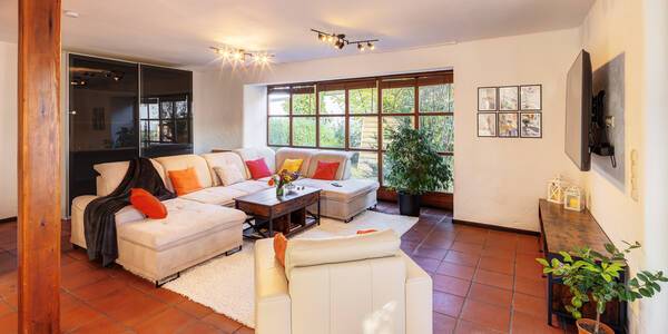 セミ・デタッチド・ハウス（一戸建てを二つに分けた家屋） 部屋数 6.5 部屋 | ミュンヘン-Obersendling | 14567