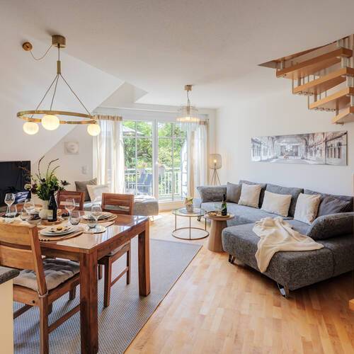 メゾネット・マンション（複数階にわたるマンション） 部屋数 4 部屋 | Gröbenzell | 14575