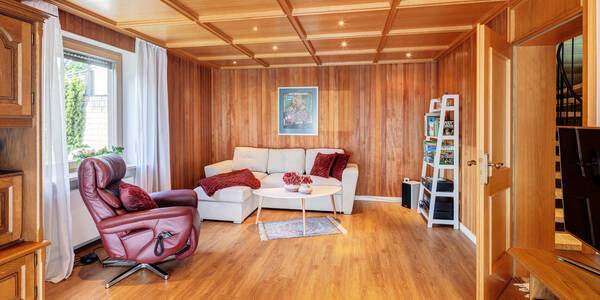 セミ・デタッチド・ハウス（一戸建てを二つに分けた家屋） 部屋数 5 部屋 | ミュンヘン-Lochhausen | 14662