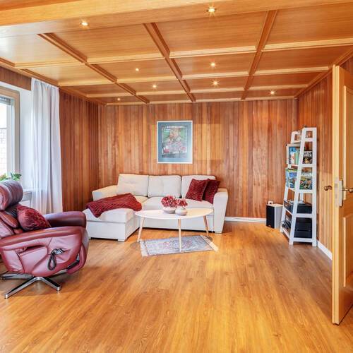 セミ・デタッチド・ハウス（一戸建てを二つに分けた家屋） 部屋数 5 部屋 | ミュンヘン-Lochhausen | 14662