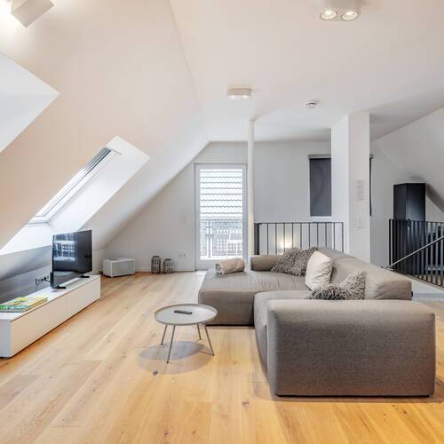 アティック・フラット（屋根裏） 部屋数 2 部屋 | ミュンヘン-Allach | 14692