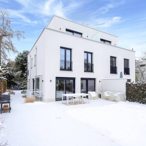 セミ・デタッチド・ハウス（一戸建てを二つに分けた家屋） 部屋数 5 部屋 | ミュンヘン-Pasing | 14721