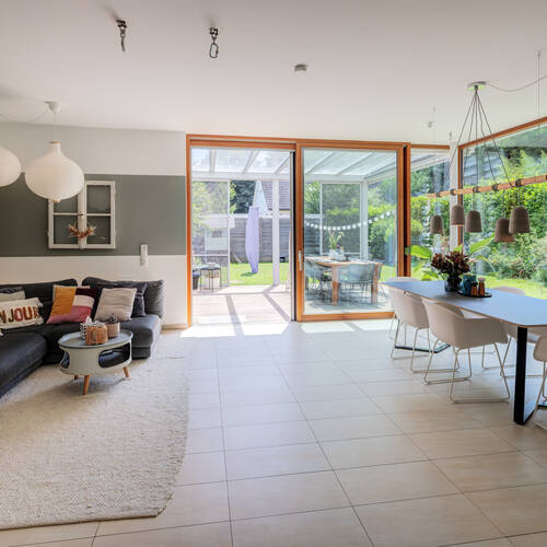 セミ・デタッチド・ハウス（一戸建てを二つに分けた家屋） 部屋数 5 部屋 | Inning am Ammersee | 14905