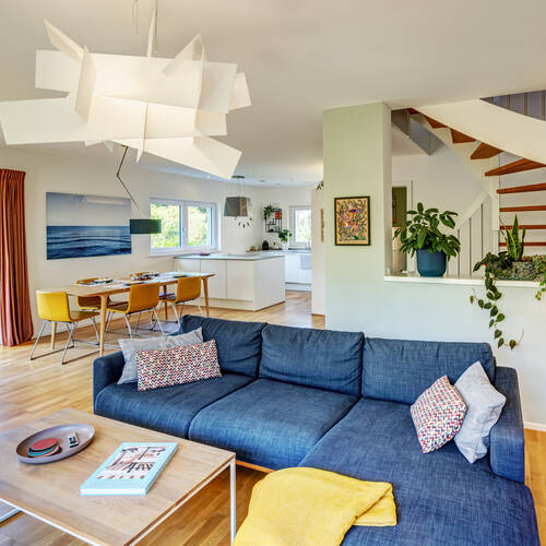セミ・デタッチド・ハウス（一戸建てを二つに分けた家屋） 部屋数 5 部屋 | ミュンヘン-Feldmoching | 14917