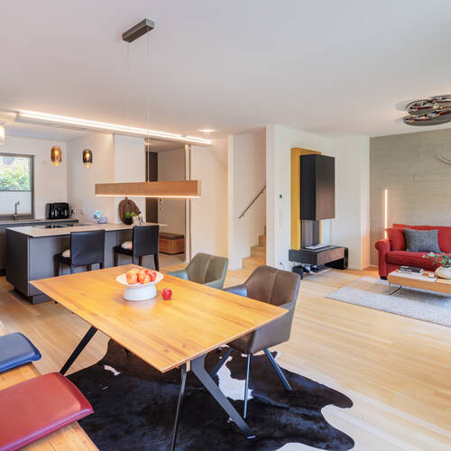 セミ・デタッチド・ハウス（一戸建てを二つに分けた家屋） 部屋数 5 部屋 | Herrsching am Ammersee | 14978