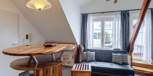 アティック・フラット（屋根裏） 部屋数 1 部屋 | Unterföhring | 4788