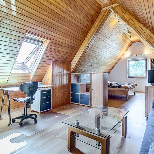 アティック・フラット（屋根裏） 部屋数 1.5 部屋 | ミュンヘン-Untermenzing | 7937