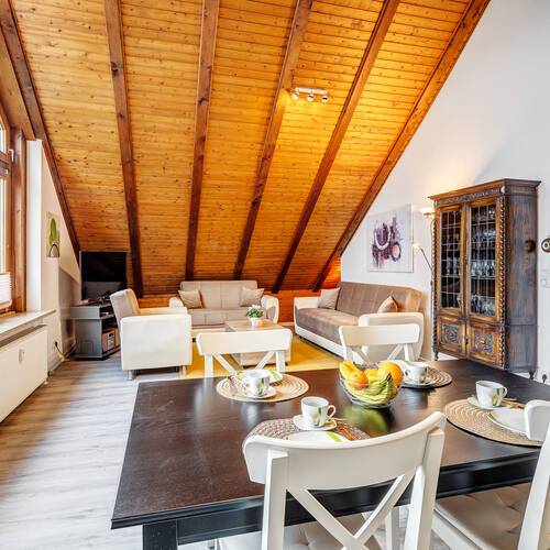 アティック・フラット（屋根裏） 部屋数 3 部屋 | ミュンヘン-Berg am Laim | 8602