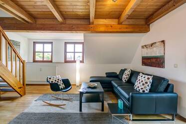 閑静な半独立住宅の3ルーム屋根裏アパート