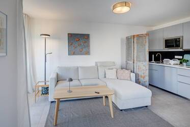 モダンな暮らし：ミュンヘン東部にある家具付きアパート