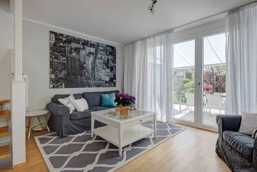 とても美しくしつらえられた セミ・デタッチド・ハウス（一戸建てを二つに分けた家屋） 場所： Gröbenzell