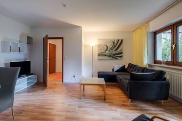 新しく改装されたアパート（庭付き・インターネット完備）