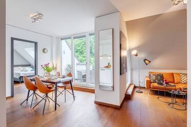 高級賃貸住宅: とても美しいインテリア アティック・フラット（屋根裏） 場所： Nymphenburg