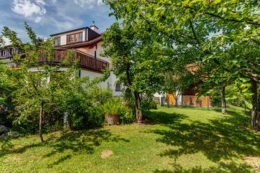 とても美しいインテリア テラスハウス角住宅 場所： Unterhaching