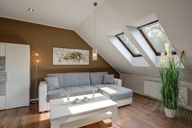 イングリッシュ・ガーデン近く：2ルーム屋根裏アパートメント