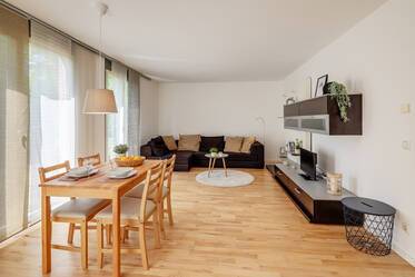 美しくしつらえられた 庭付き住宅 場所： Messestadt Riem
