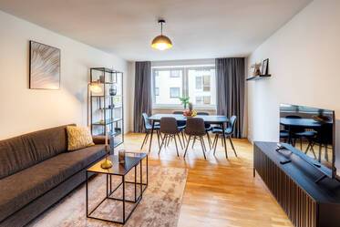 Berg am Laim: 2-roomアパート, モダンな家具付, 新築