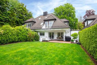 豪華なインテリア セミ・デタッチド・ハウス（一戸建てを二つに分けた家屋） 場所： Grünwald