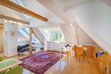 家具付 アティック・フラット（屋根裏） 場所： Fasangarten
