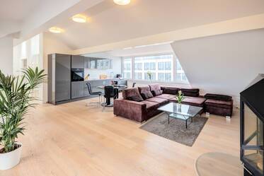 シュティルマイアー広場近くのモダンな屋根裏部屋賃貸