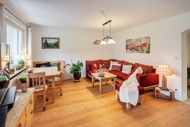 モダンなカントリースタイルのアパートメント（山景色付き）