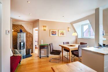 家具付 アティック・フラット（屋根裏） 場所： Au-Haidhausen