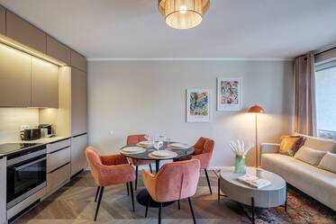 新しく、おしゃれで、高級住宅街にある