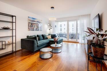 モダンな3部屋のアパート、新調された家具付き