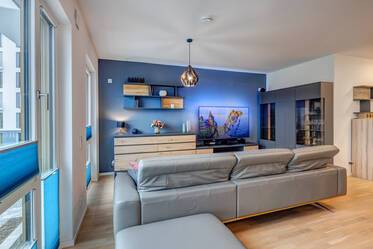 新築の建物群：明るくモダン