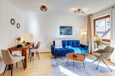 美しくしつらえられた 庭付き住宅 場所： Altperlach