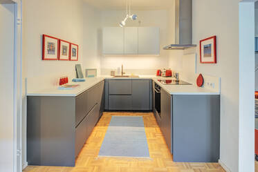 歴史ある裏手建物の明るく中心部にあるアパートメント