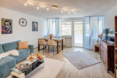 Gemütlich & wohnlich: Neu renoviert  mit Balkon