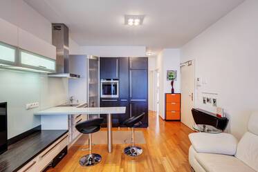 ミュンヘナー・フライハイト近くのSchwabing地区の好立地 