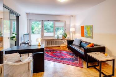Schwabing の静かで緑豊かなワンルームアパートメント
