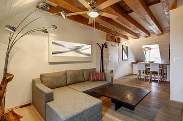 美しくしつらえられた メゾネット・マンション（複数階にわたるマンション） 場所： Neuhausen