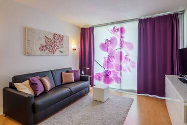 共有プール付きモダンなアパートメント賃貸中