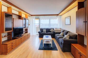 Laim：設備完備の3部屋アパート（バルコニー付き）