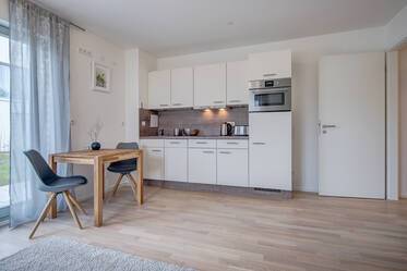 とても美しくしつらえられた 庭付き住宅 場所： Messestadt Riem