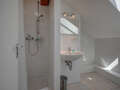 セミ・デタッチド・ハウス（一戸建てを二つに分けた家屋） Gröbenzell 01 ２つめの浴室 11015