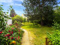 セミ・デタッチド・ハウス（一戸建てを二つに分けた家屋） München Harlaching 03 庭 11748