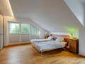セミ・デタッチド・ハウス（一戸建てを二つに分けた家屋） München Harlaching 03 1. 寝室 11748
